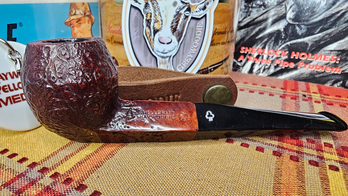 Kaywoodie Shellcraft 2024 Holiday Bulldog Pipe